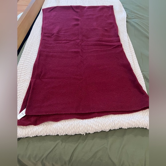 Elegant Burgundy Scarf - Picture 2 of 4